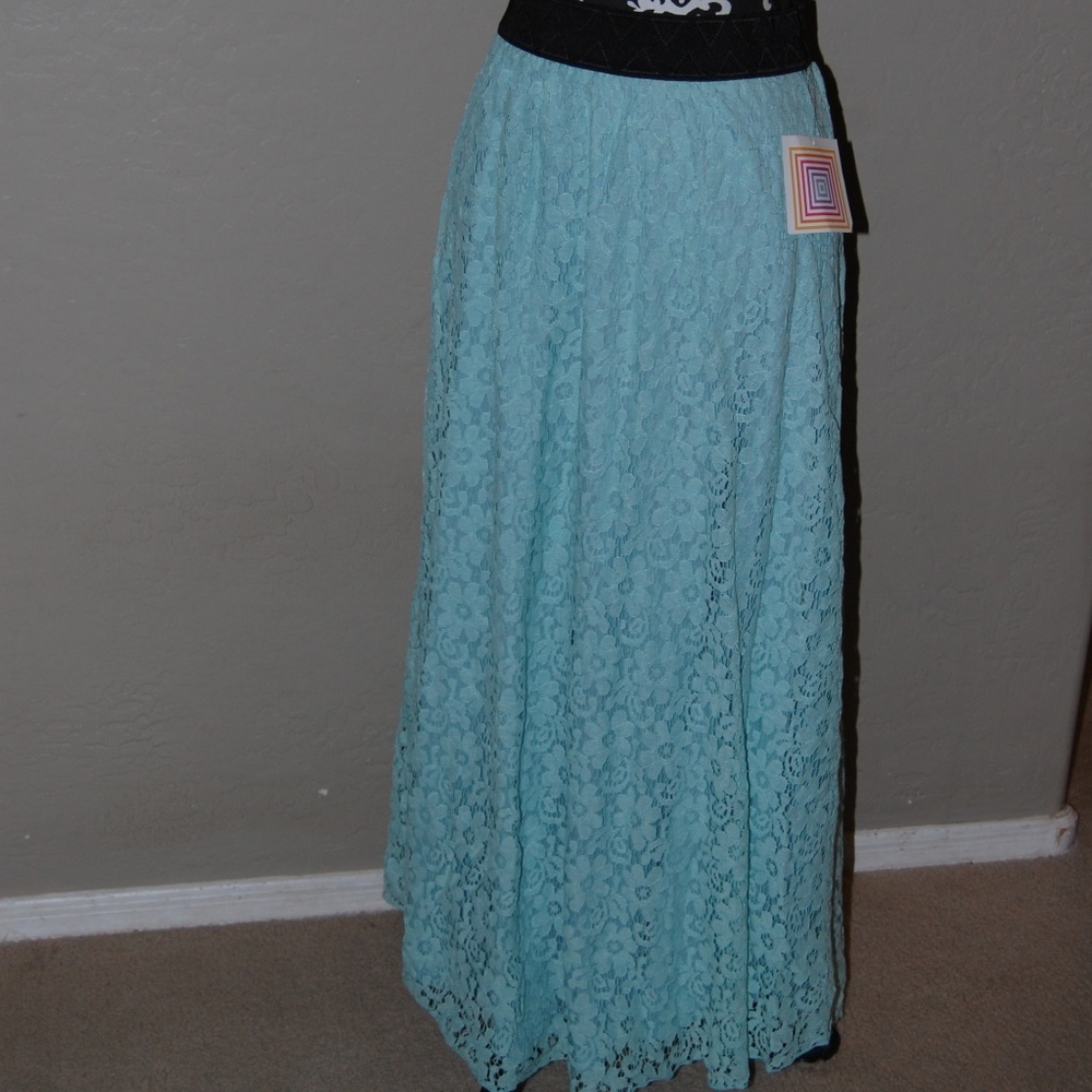 NWT Lularoe Lucy Lace Skirt Size Large